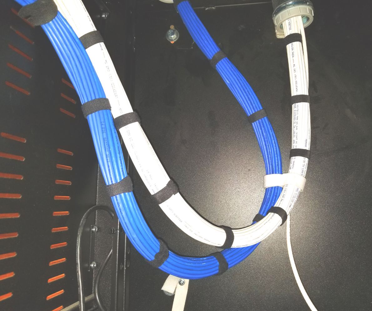 Bundled structured cabling in a Lynx rack