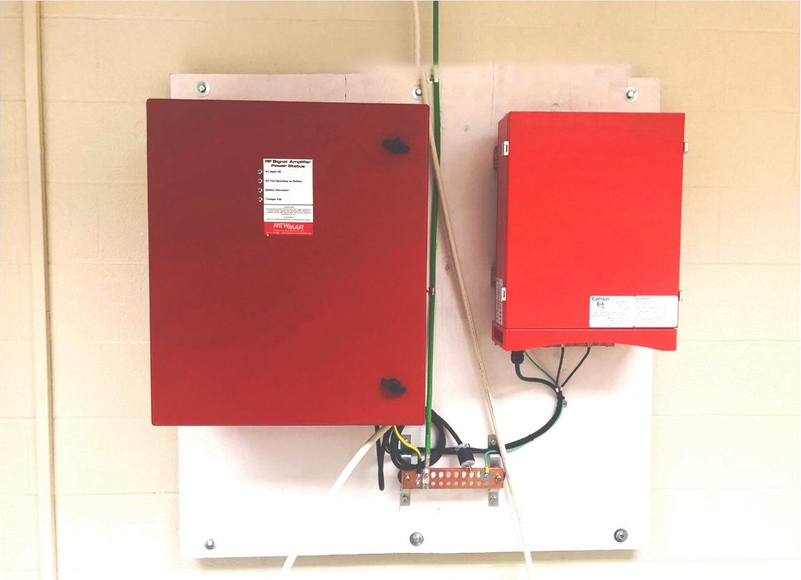 DAS signal amplifier equipment installed by Lynx on a wall backboard